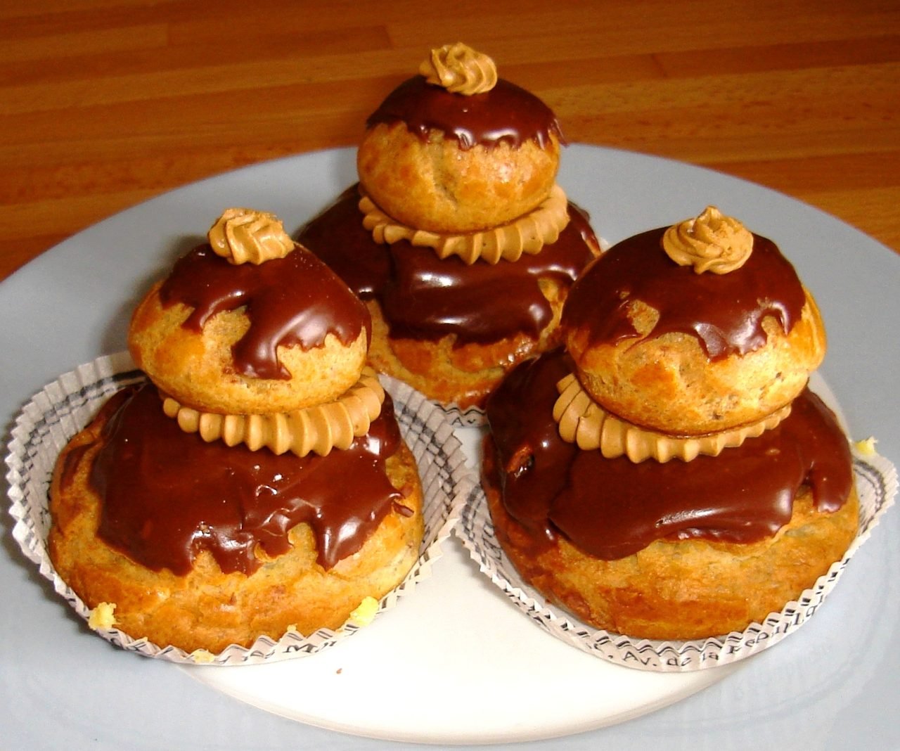 Religieuse au café et au chocolat